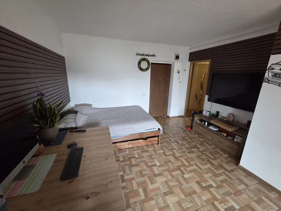Apartament cu o camera, 34 mp, parcare, balcon, zona Florilor
