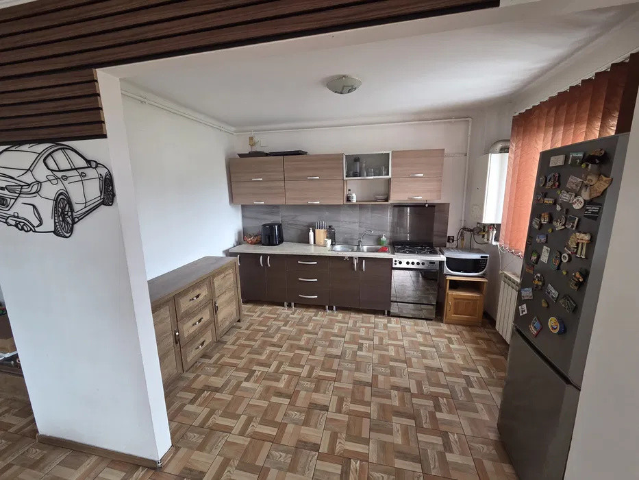 Apartament cu o camera, 34 mp, parcare, balcon, zona Florilor