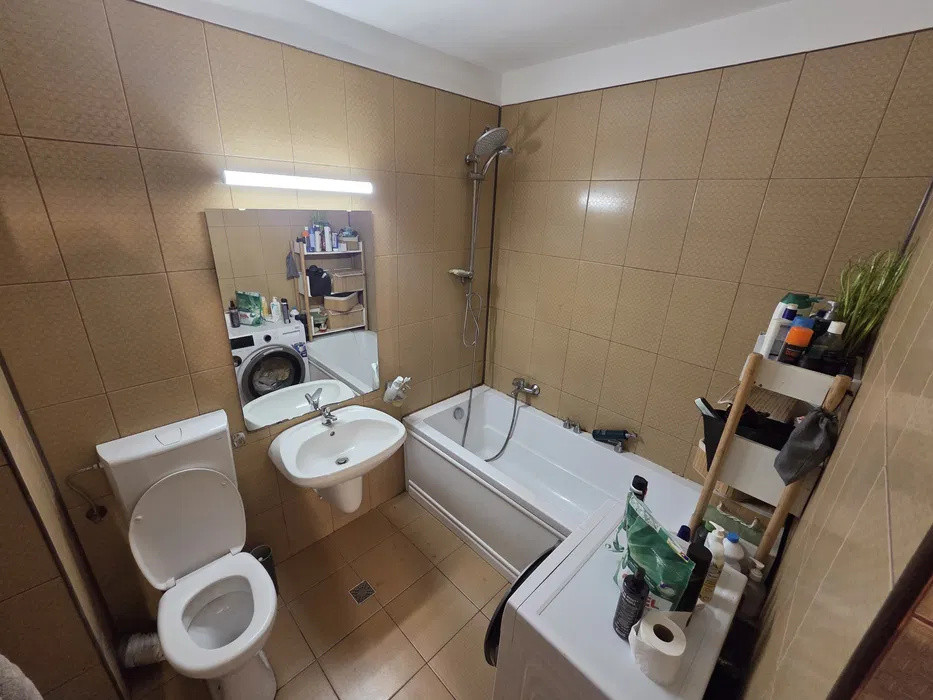 Apartament cu o camera, 34 mp, parcare, balcon, zona Florilor