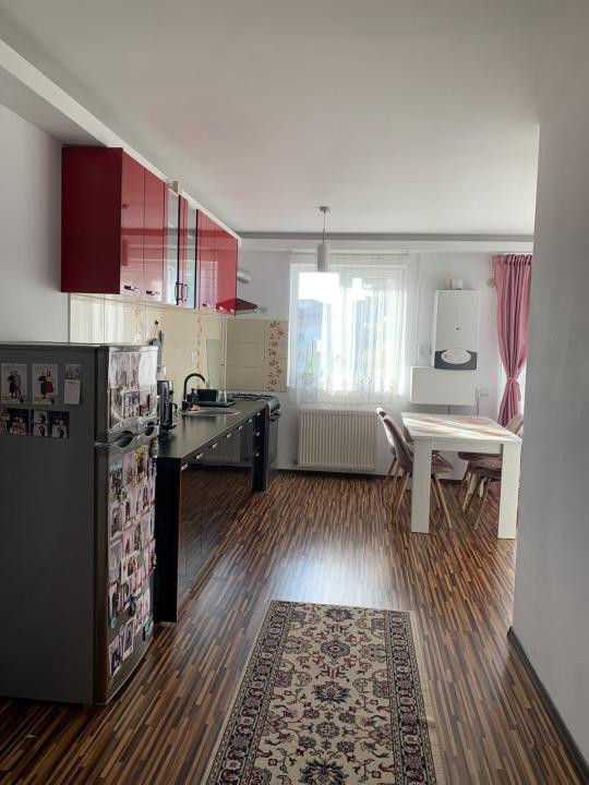 Apartament cu 3 camere, 59 mp, 2 balcoane, zona Florilor