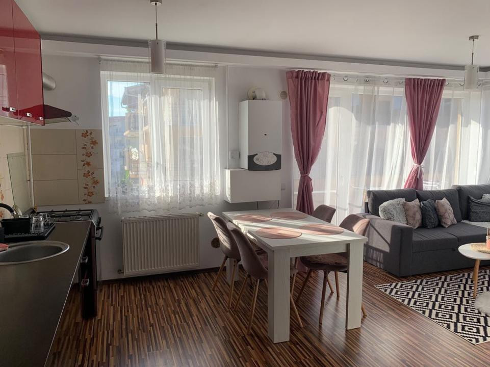 Apartament cu 3 camere, 59 mp, 2 balcoane, zona Florilor