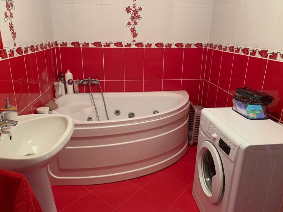 Apartament cu 3 camere, 59 mp, 2 balcoane, zona Florilor