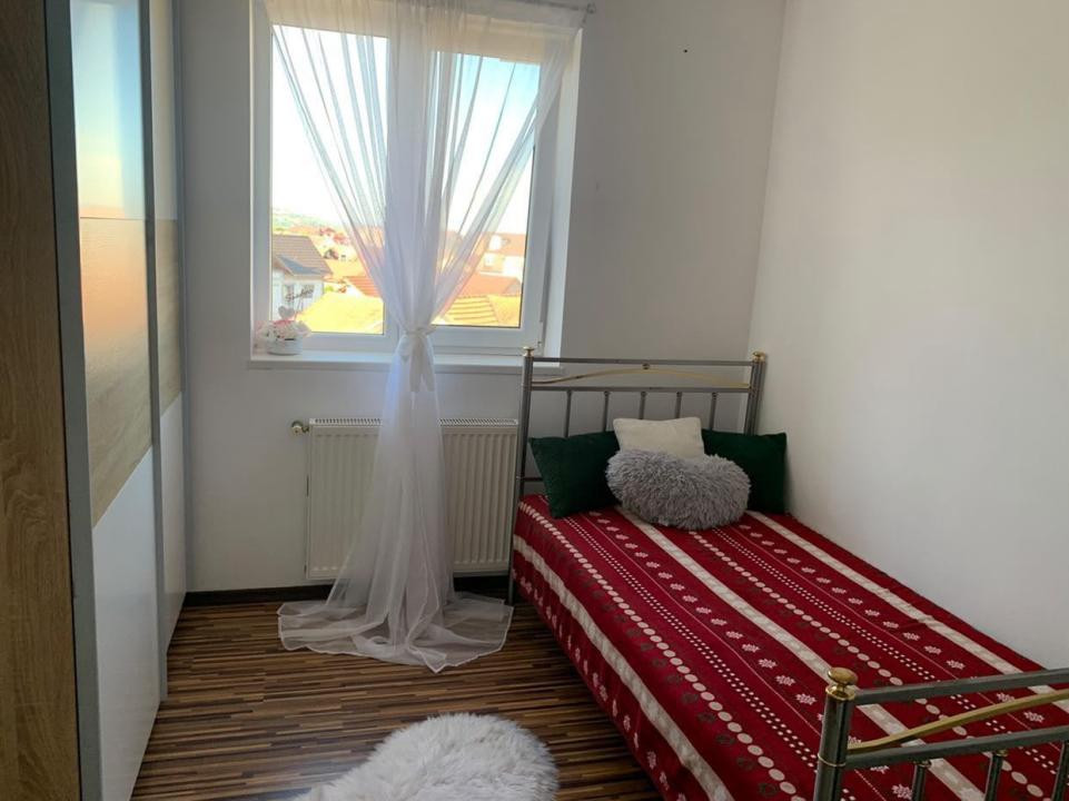Apartament cu 3 camere, 59 mp, 2 balcoane, zona Florilor