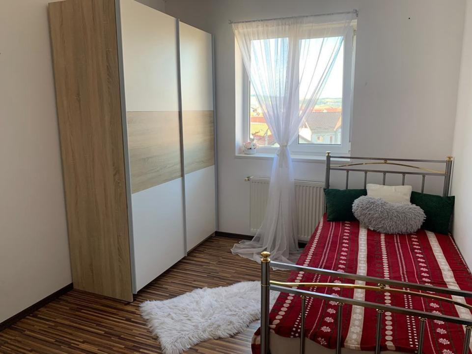 Apartament cu 3 camere, 59 mp, 2 balcoane, zona Florilor