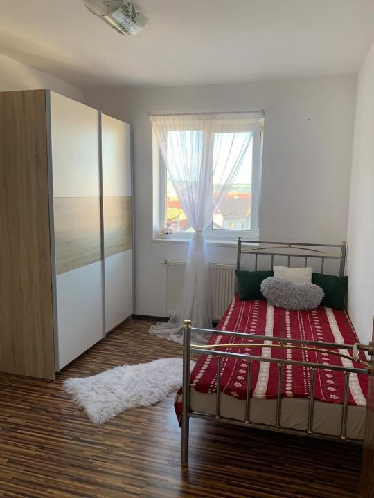 Apartament cu 3 camere, 59 mp, 2 balcoane, zona Florilor