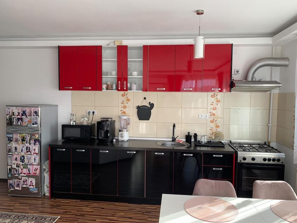 Apartament cu 3 camere, 59 mp, 2 balcoane, zona Florilor