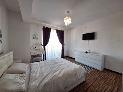 Apartament cu 3 camere, 59 mp, 2 balcoane, zona Florilor