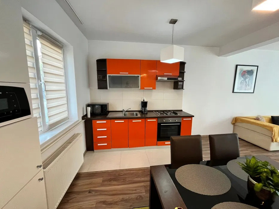 Casă tip duplex, 5 camere, garaj, curte, PETFRIENDLY, zona Auchan Iris