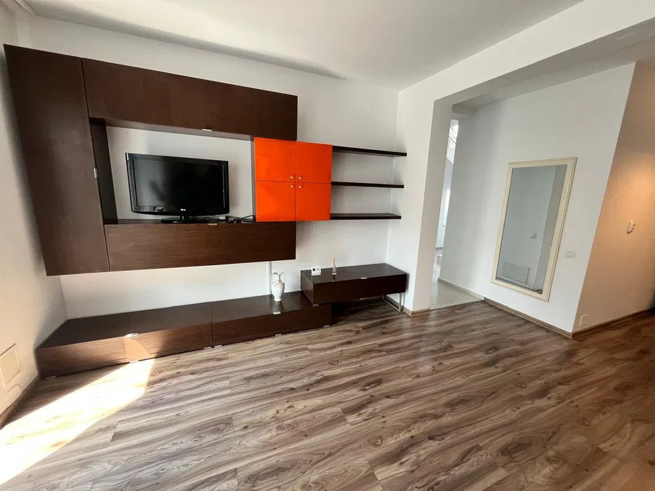 Casă tip duplex, 5 camere, garaj, curte, PETFRIENDLY, zona Auchan Iris
