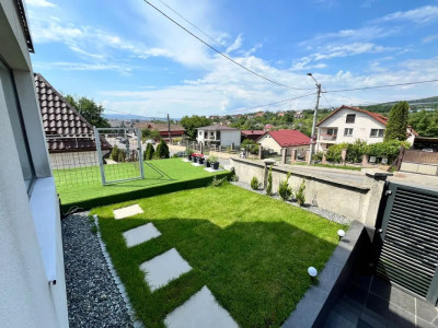 Casă tip duplex, 5 camere, garaj, curte, PETFRIENDLY, zona Auchan Iris