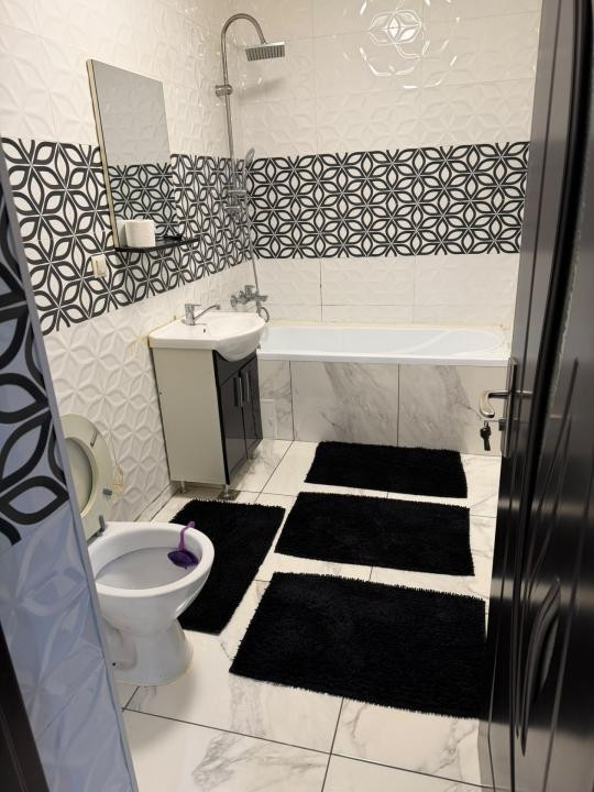 Aparatment cu 2 camere și parcare , zona Stejarului 