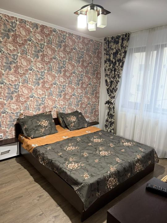 Aparatment cu 2 camere și parcare , zona Stejarului 