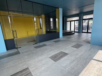 De inchiriat! Spatiu comercial 150mp, vad stradal,parcari,zona Eroilor