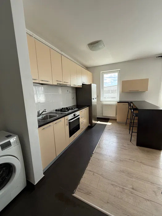 Apartament cu 2 camere, 50 mp, balcon, zona Stadionului 