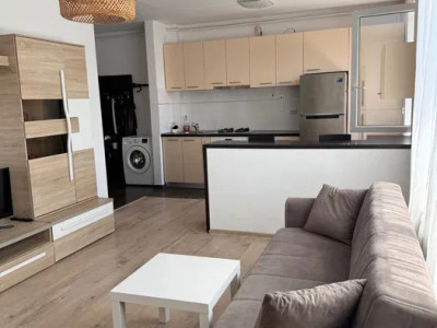 Apartament cu 2 camere, 50 mp, balcon, zona Stadionului 