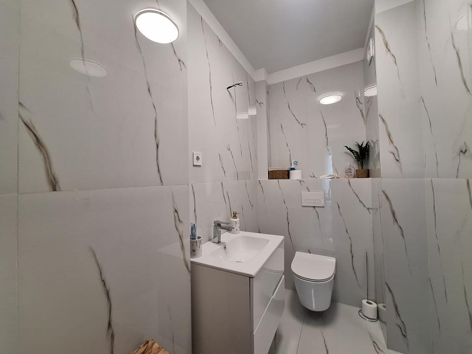 Apartament cu 3 camere, 2 bai, 65 mp, zona Eroilor 