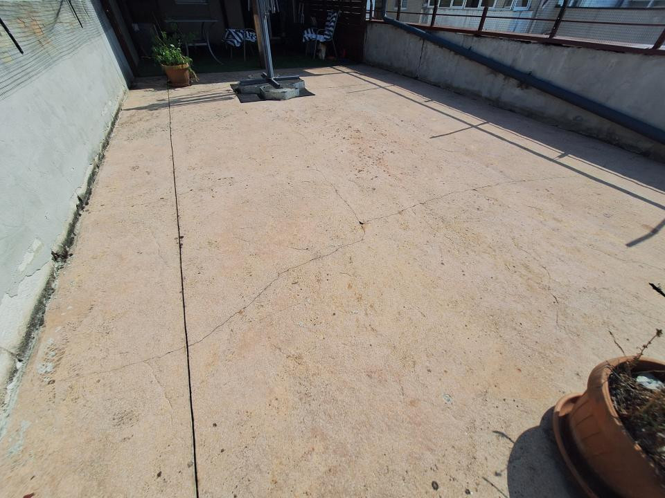 Apartament cu 2 camere, 56 mp, terasa de 50 mp, zona Razoare