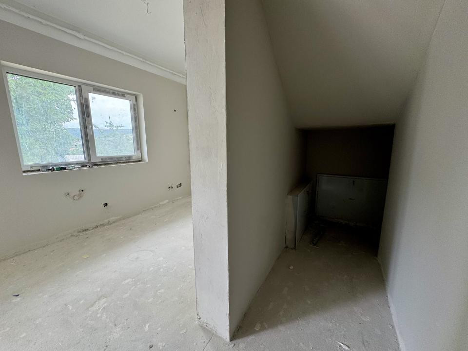 Casa tip duplex, 4 camere, 143 mp, zona Chinteni