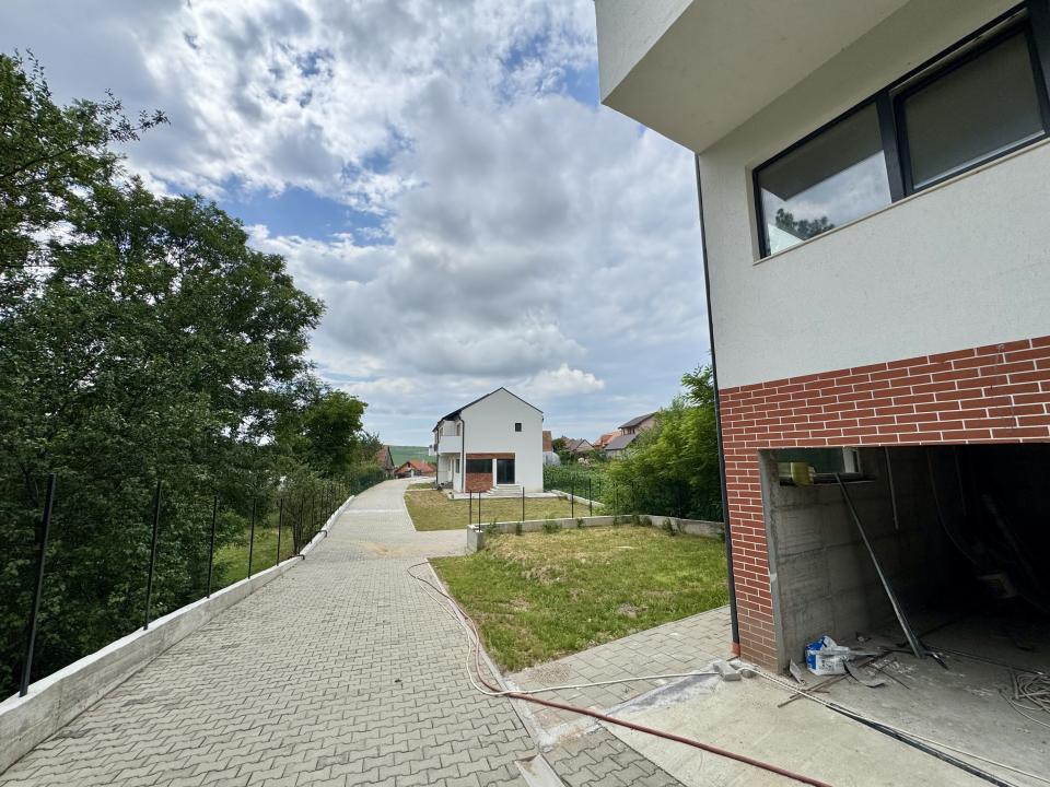 Casa tip duplex, 4 camere, 143 mp, zona Chinteni