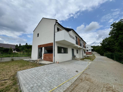 Casa tip duplex, 4 camere, 143 mp, zona Chinteni