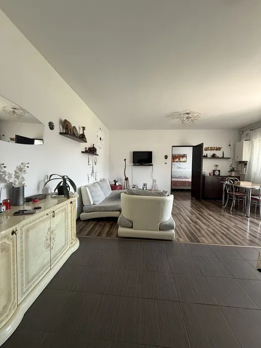 Apartament cu 2 camere, 51 mp, balcon, etajul 1, zona Cetatii