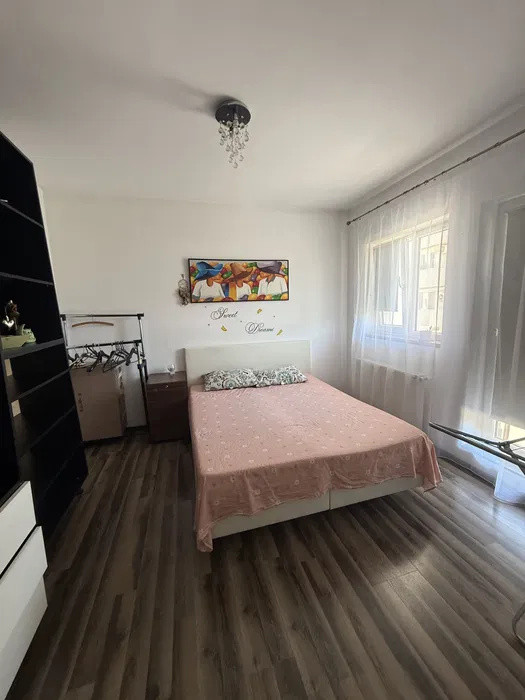 Apartament cu 2 camere, 51 mp, balcon, etajul 1, zona Cetatii