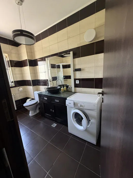 Apartament cu 2 camere, 51 mp, balcon, etajul 1, zona Cetatii