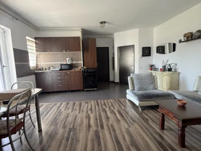 Apartament cu 2 camere, 51 mp, balcon, etajul 1, zona Cetatii
