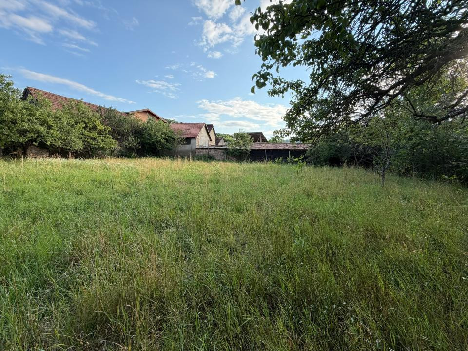 Teren intravilan cu constructie renovabila, 1715 mp, Zona Suceagu