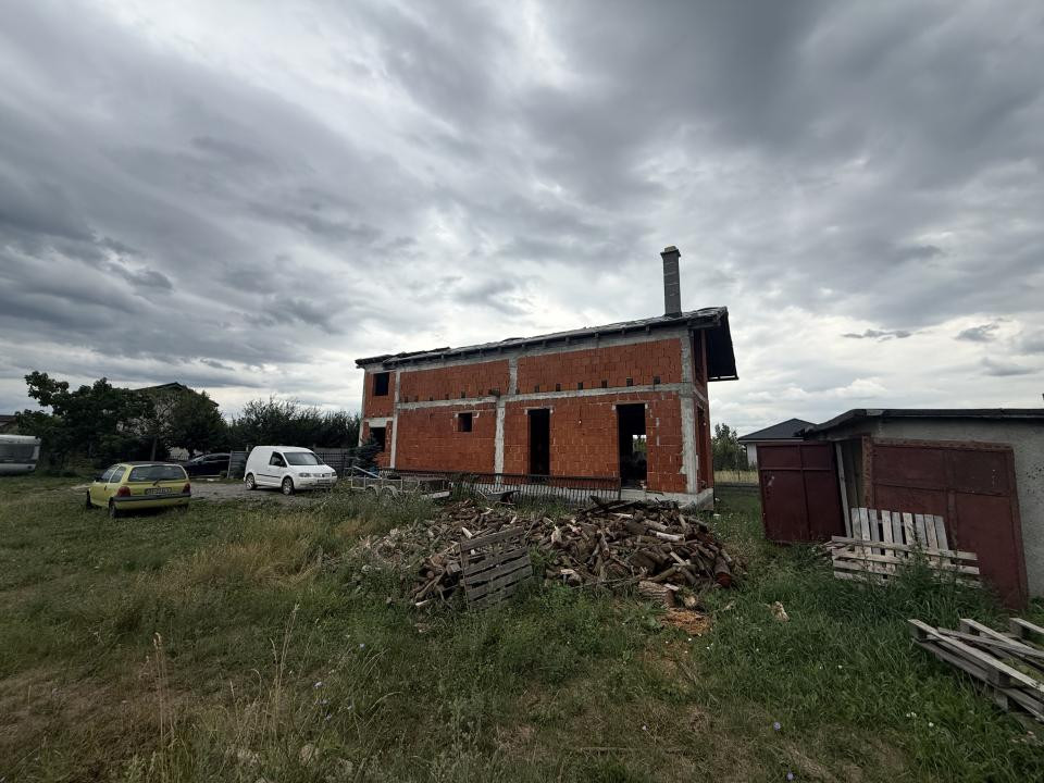 Teren cu casa la roșu - 610 mp - Jucu Rompetrol 
