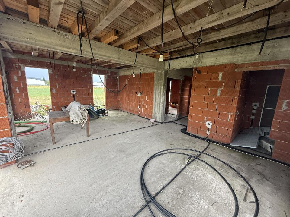 Teren cu casa la roșu - 610 mp - Jucu Rompetrol 