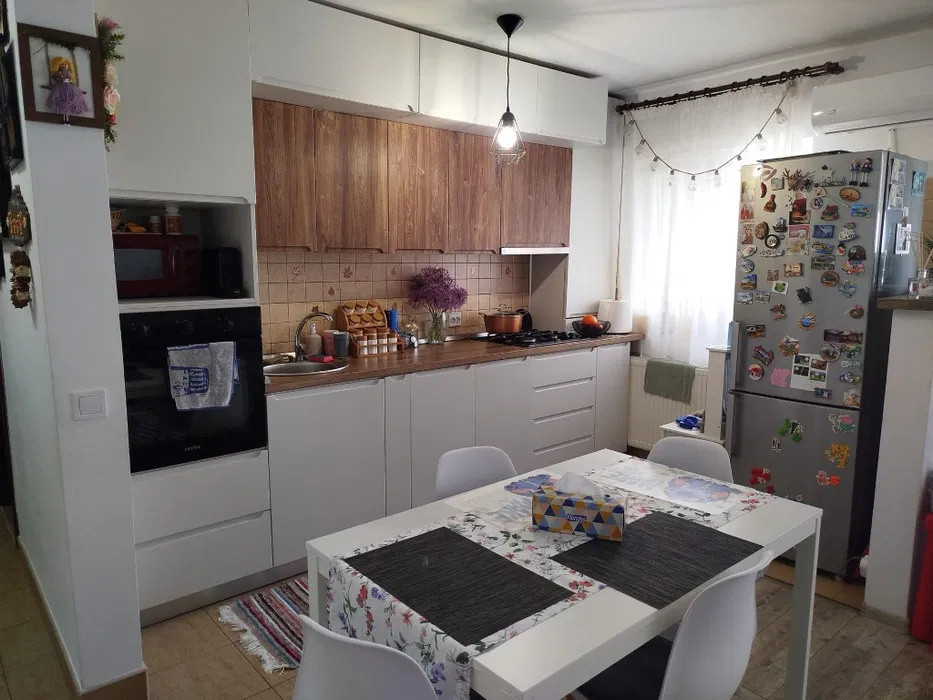 Apartament cu 2 camere, 49 mp, parcare, zona Sub Cetate