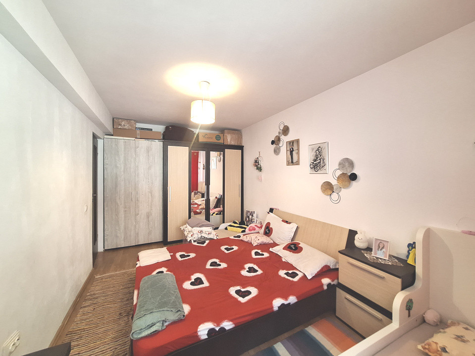 Apartament cu 2 camere, 49 mp, balcon, zona Sub Cetate