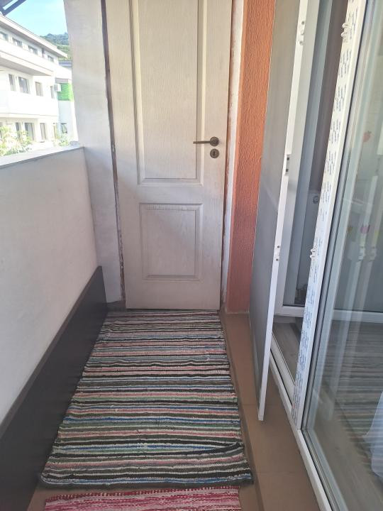 Apartament cu 2 camere, 49 mp, balcon, zona Sub Cetate