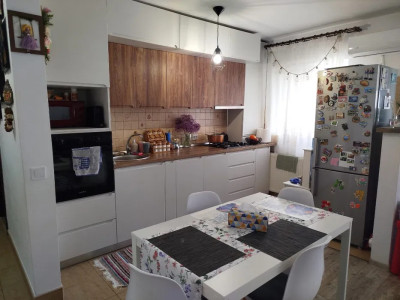 Apartament cu 2 camere, 49 mp, parcare, zona Sub Cetate