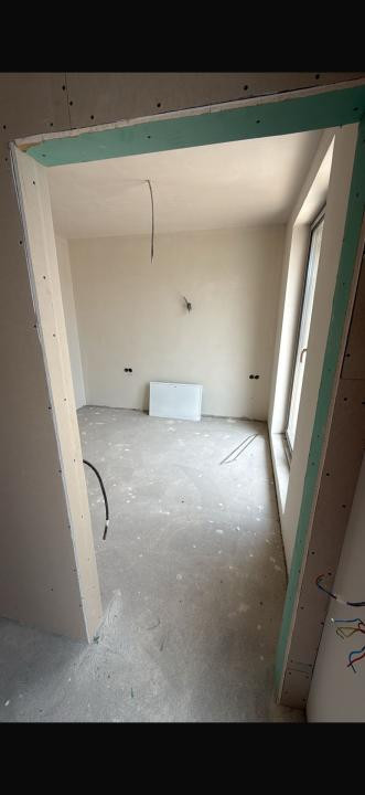 Apartament cu 2 camere ,etaj intermediar ,terasă,parcare subterană , zona Eroilo