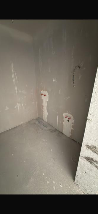 Apartament cu 2 camere ,etaj intermediar ,terasă,parcare subterană , zona Eroilo