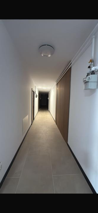 Apartament cu 2 camere ,etaj intermediar ,terasă,parcare subterană , zona Eroilo