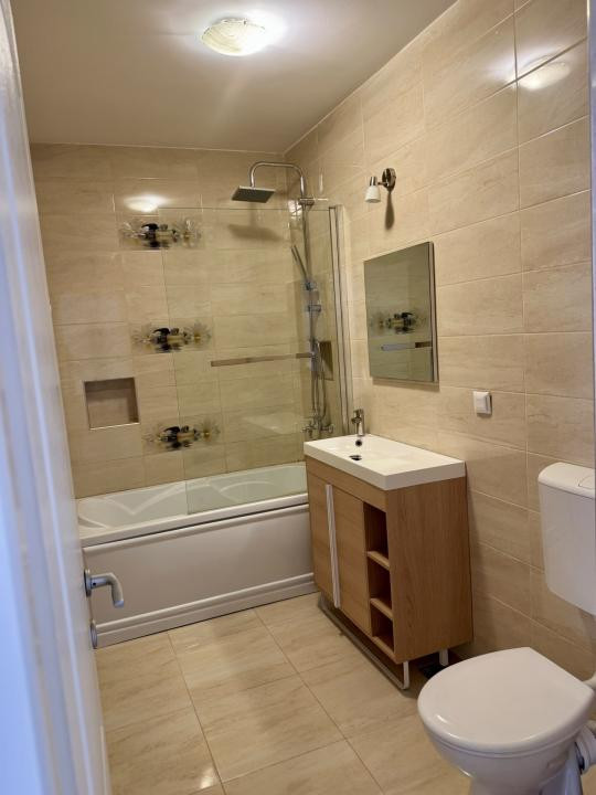 Apartament cu 2 camere , etaj 1, parcare , zona Terra