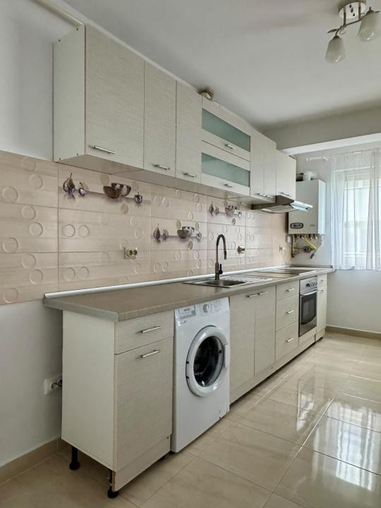Apartament cu 2 camere , etaj 1, parcare , zona Terra