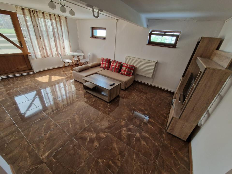 Apartament la casa cu 3 camere in Floresti ,zona Closca 