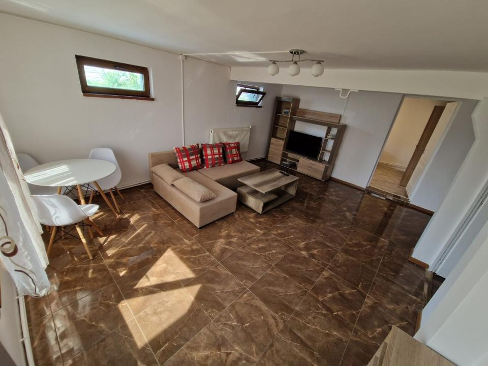Apartament la casa cu 3 camere in Floresti ,zona Closca 