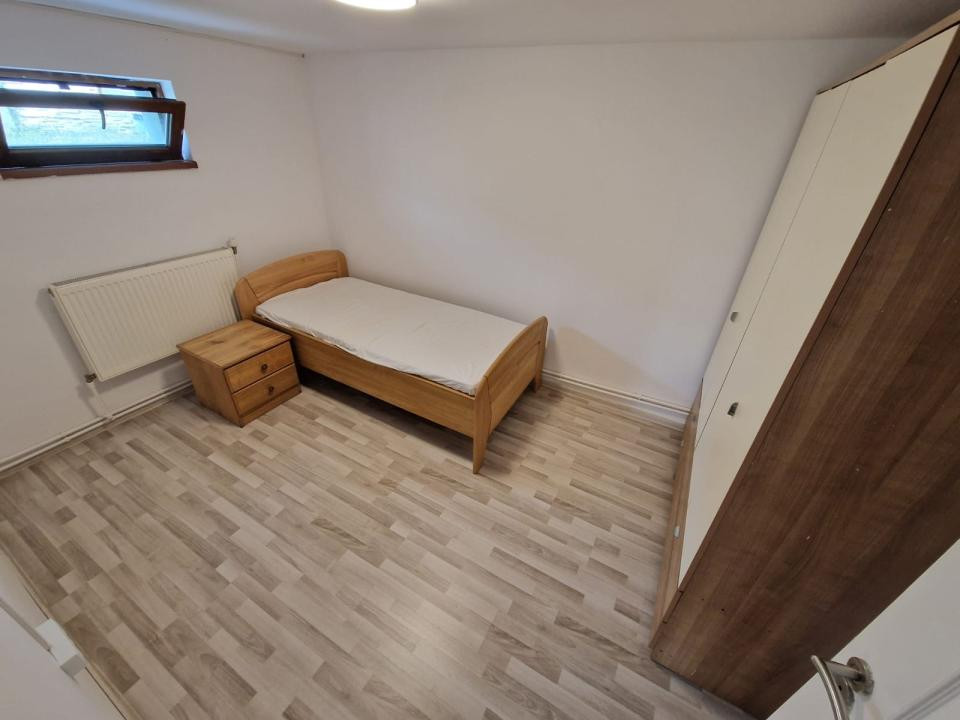 Apartament la casa cu 3 camere in Floresti ,zona Closca 