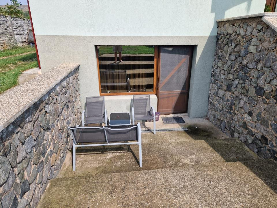 Apartament la casa cu 3 camere in Floresti ,zona Closca 