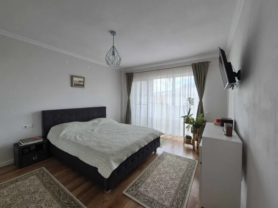 Apartament cu 2 camere, etajul 1, parcare, zona Cetatii