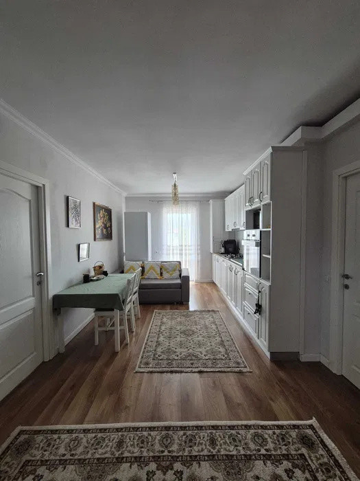 Apartament cu 2 camere, etajul 1, parcare, zona Cetatii