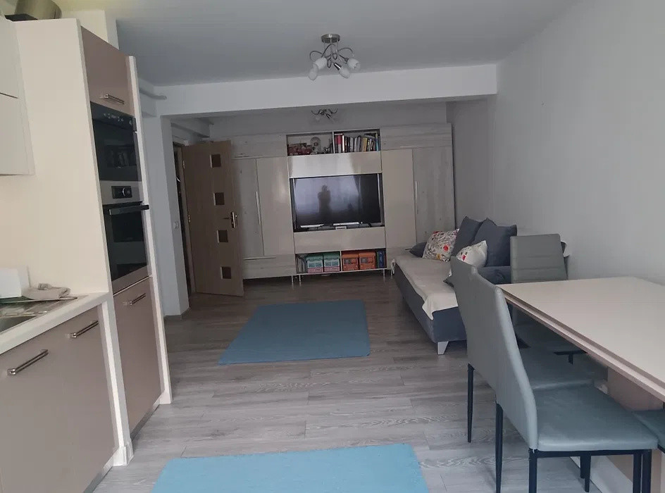Apartament cu 2 camere, etajul 1, balcon, zona Primariei Floresti