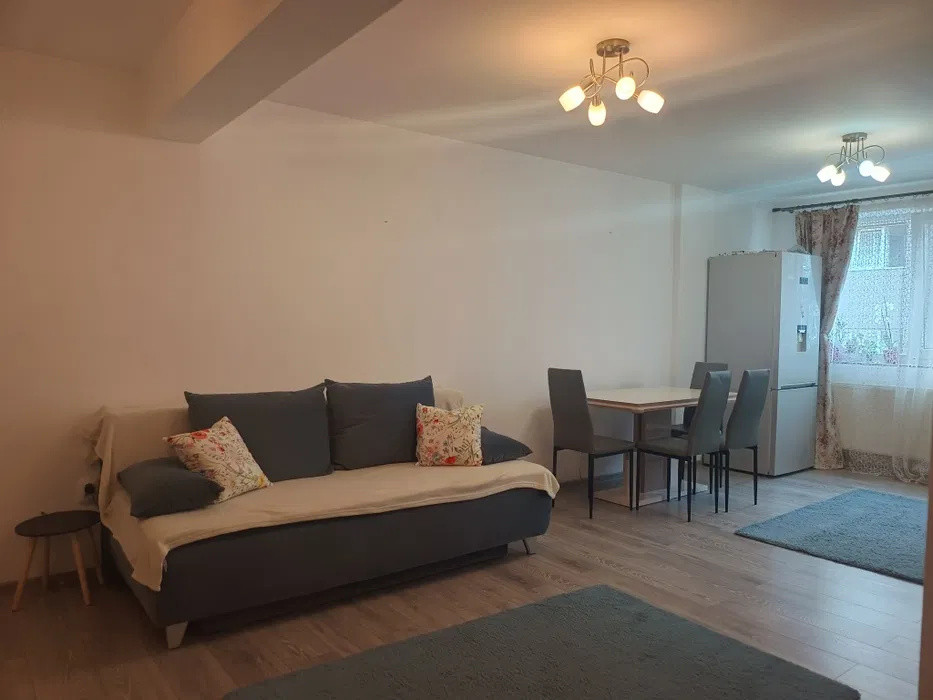 Apartament cu 2 camere, etajul 1, balcon, zona Primariei Floresti