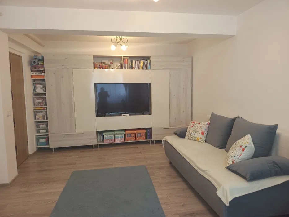 Apartament cu 2 camere, etajul 1, balcon, zona Primariei Floresti