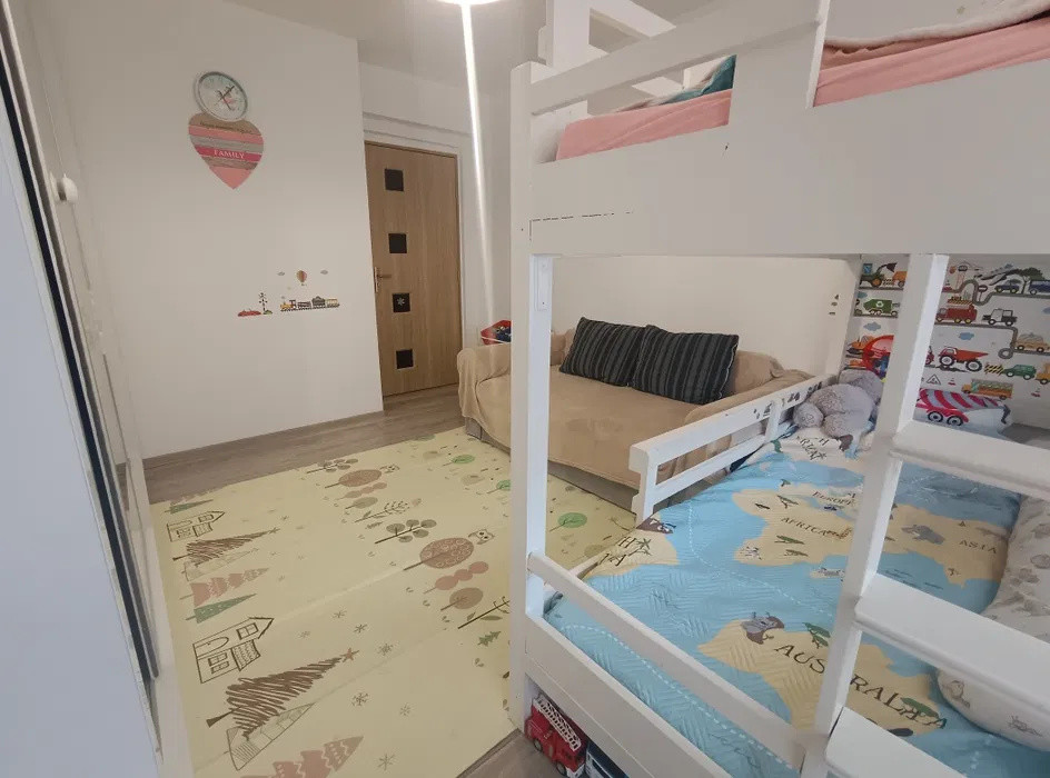Apartament cu 2 camere, etajul 1, balcon, zona Primariei Floresti
